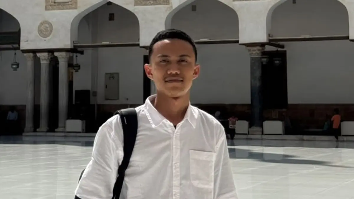 Daukas Syah Rosyada, pemuda asal Dusun Jembar, Desa Jombok, Kecamatan Ngoro, Jombang kuliah di Al-Azhar, Mesir.