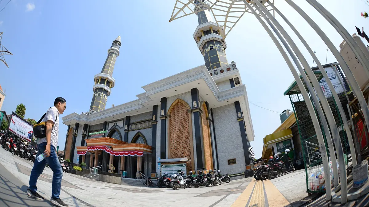 MEGAH: Masjid Agung Baitul Mukminin Jombang. (Anggi Fridianto/Radar Jombang)