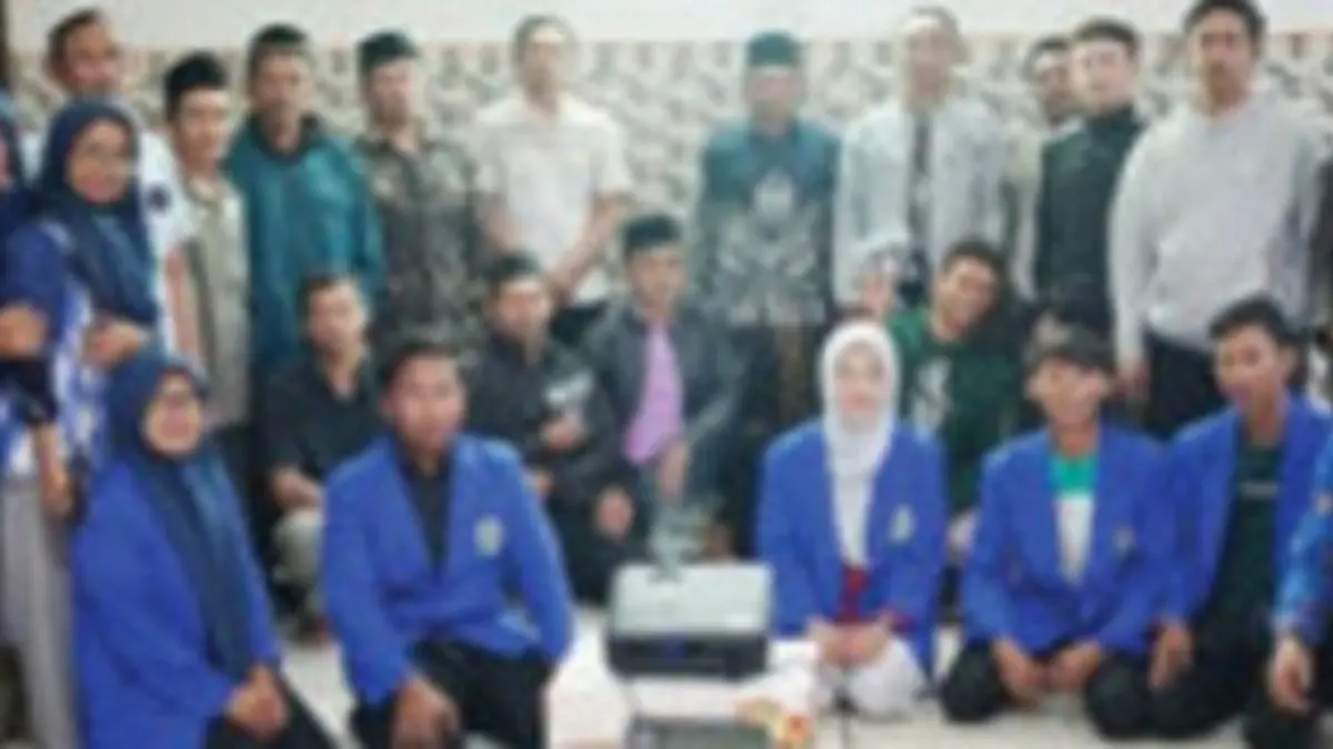 PENGABDIAN MASYARAKAT: Dosen Fakultas Pertanian UNWAHA Tambakberas, mendampingi Kelompok Ternak Budi Luhur di Desa Jarak, Kecamatan Wonosalam, Jombang. (Anggi Fridianto/Radar Jombang)