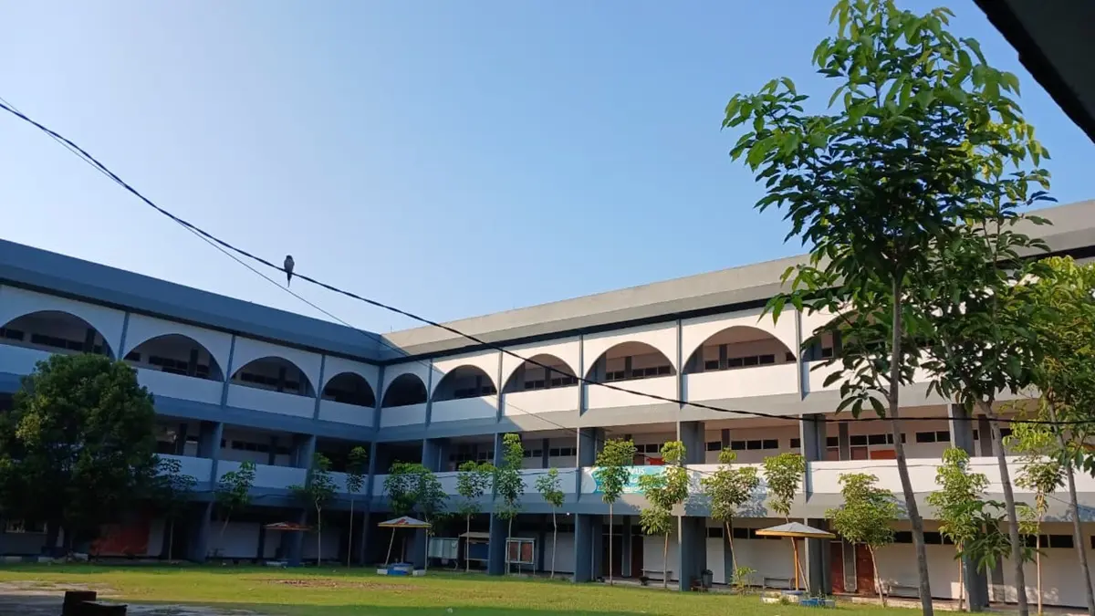 AKOMODATIF: Gedung Universitas Darul Ulum Jombang disiapkan jadi penginapan muktamirin, (14/8). (Anggi Fridianto/Radar Jombang)