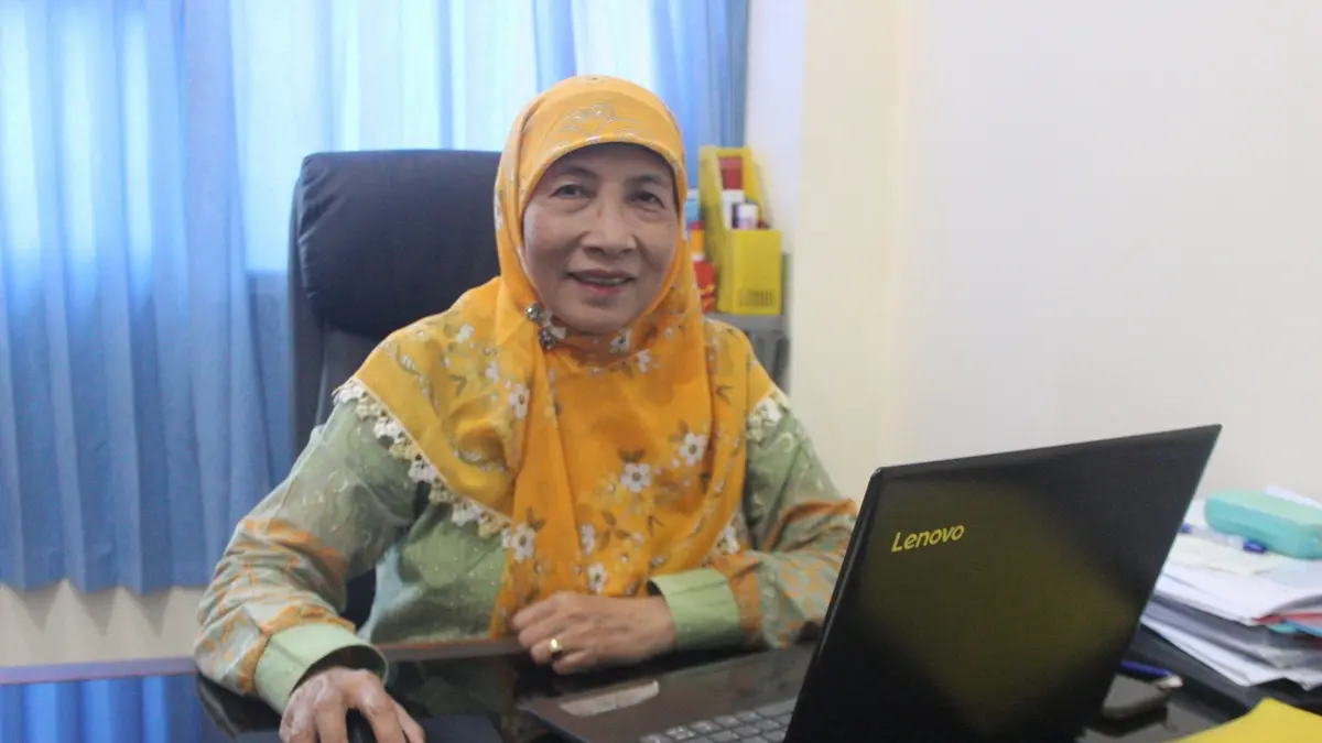 TELADAN: Wakil Ketua I STIKES PEMKAB Jombang, Dr Anis Satus Syarifah SKep Ns MKes. (Wenny Rosalina/Radar Jombang)