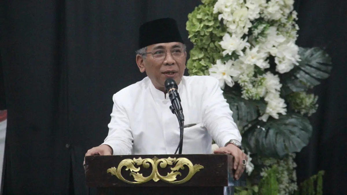 Ketua Umum PBNU Yahya Cholil Staquf (Gus Yahya) di Auditorium Universitas KH Wahab Hasbullah (Unwaha) Tambakberas, Jombang, Sabtu (15/8) malam. (Anggi Fridianto/Radar Jombang)