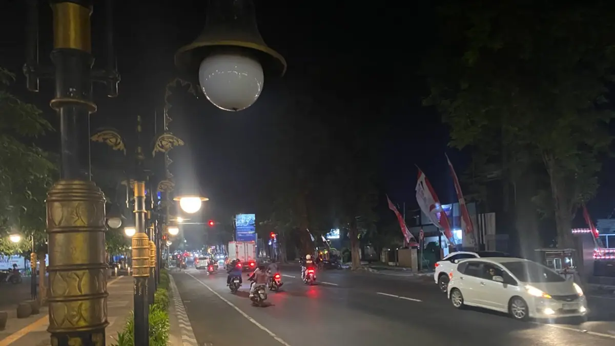DILANJUTKAN: Trotoar dan drainase Jl Gus Dur, Jombang sisi utara bakal direhab. (Ainul Hafidz/Radar Jombang)