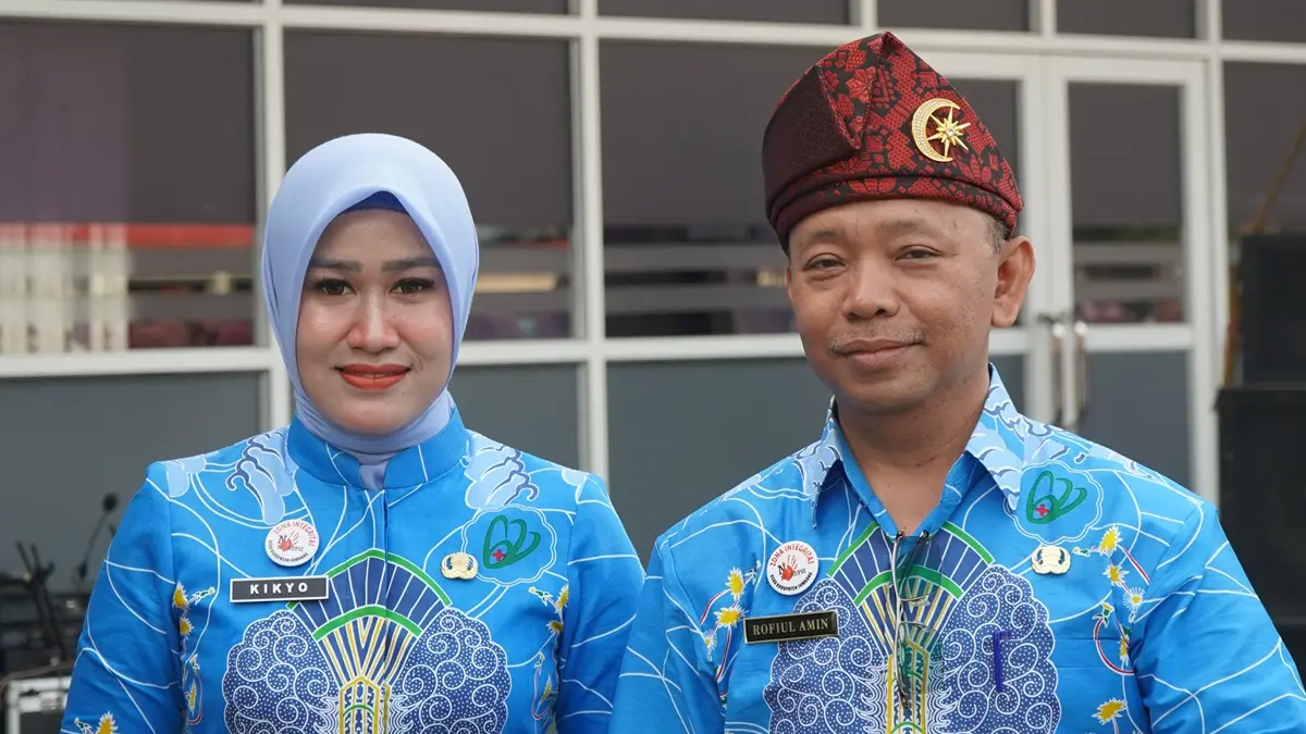 FRESH: Batik RSUD Jombang tampil dengan warna dan motif yang fresh. (Anggi Fridianto/Radar Jombang)
