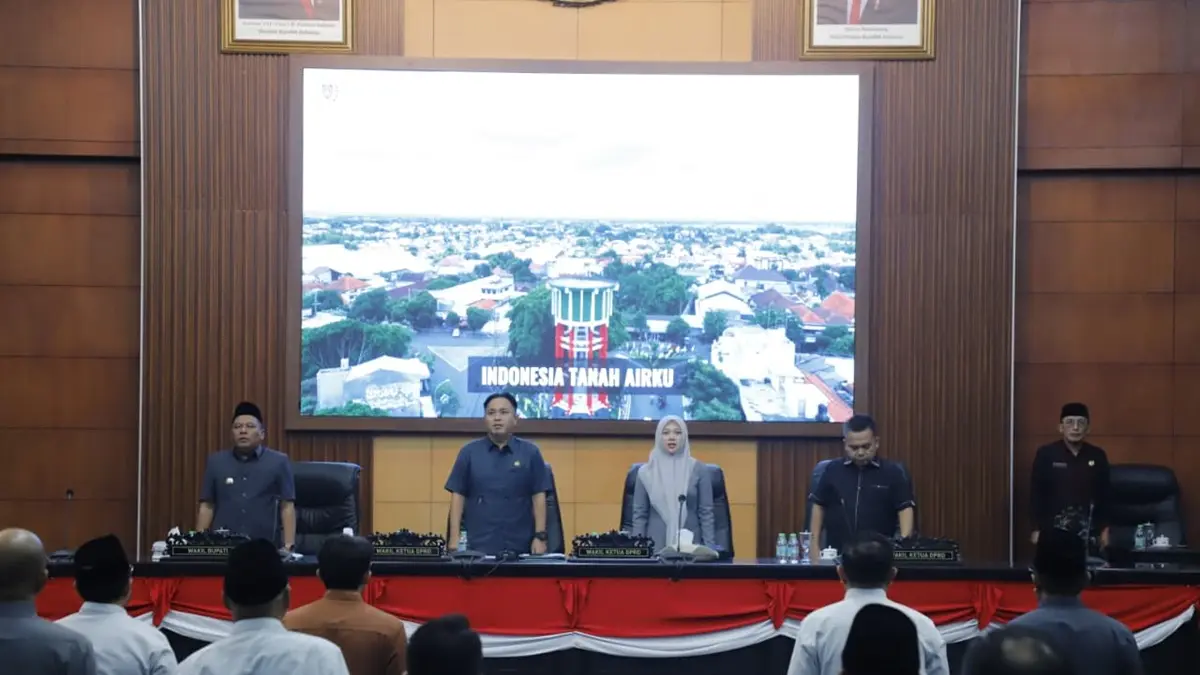 DIKEBUT: DPRD Jombang menggelar rapat paripurna membahas dua raperda inisiatif, Kamis (20/8). (Azmy Endiyana/Radar Jombang)