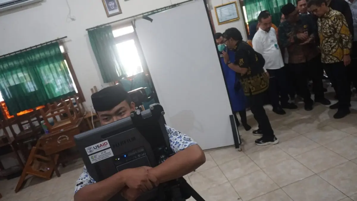 Kemenkes RI menggelar skrining di Ponpes Tebuireng, Jombang menggunakan teknologi Portable X-Ray, Kamis (20/8). (Achmad RW/Radar Jombang)