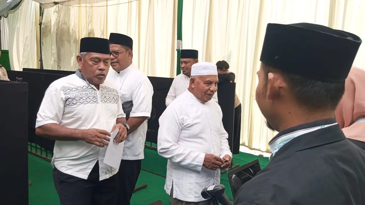LANCAR: Suasana pendaftaran peserta muktamirin di dalam MTs BU, Jombang, Rabu (26/7).
