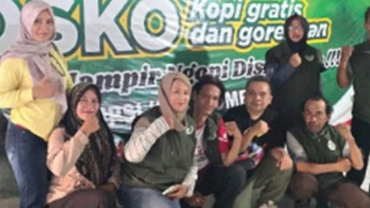 TELADAN: Wakil Ketua 3 DPRD Jombang, HM Syarif Hidayatullah ST MMT (Gus Sentot), posko APPSI Jombang di lokasi Muktamar NU di Tambakberas, (25/8). (Rojiful Mamduh/Radar Jombang)