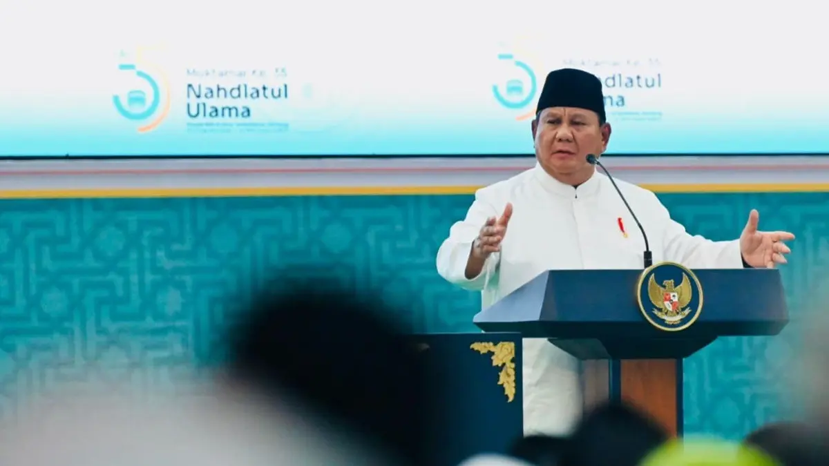 ANTUSIAS: Presiden Prabowo Subianto hadir pada penutupan Muktamar ke-35 NU di Jombang, Kamis (27/8). (Anggi Fridianto/Radar Jombang)