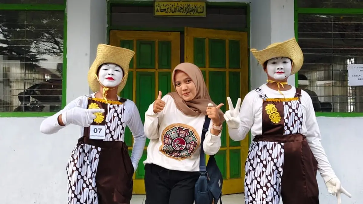 GENERASI JUARA: Deretan murid berprestasi SMPN 1 Jogoroto, Jombang. (Dwi Aris/Radar Jombang)