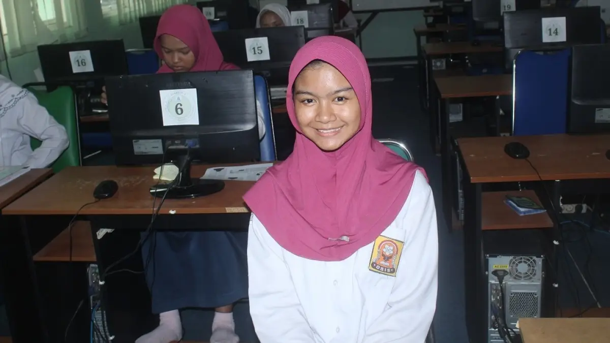 Vivi Alegia N, Kelas 9-C SMP A Wahid Hasyim Tebuireng, Jombang.  (Rojiful Mamduh/Radar Jombang)