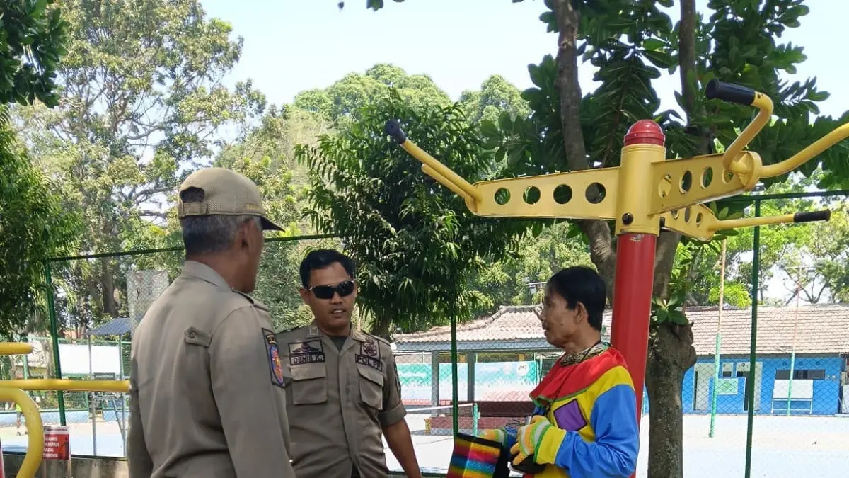 PENERTIBAN: Sejumlah penyandang masalah kesejahteraan sosial ditertibkan Satpol PP Jombang, (10/9). (Azmy Endiyana/Radar Jombang)