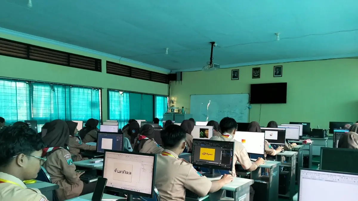 Siswa SMK di Jombang mengikuti TKA. (Wenny Rosalina/Radar Jombang)