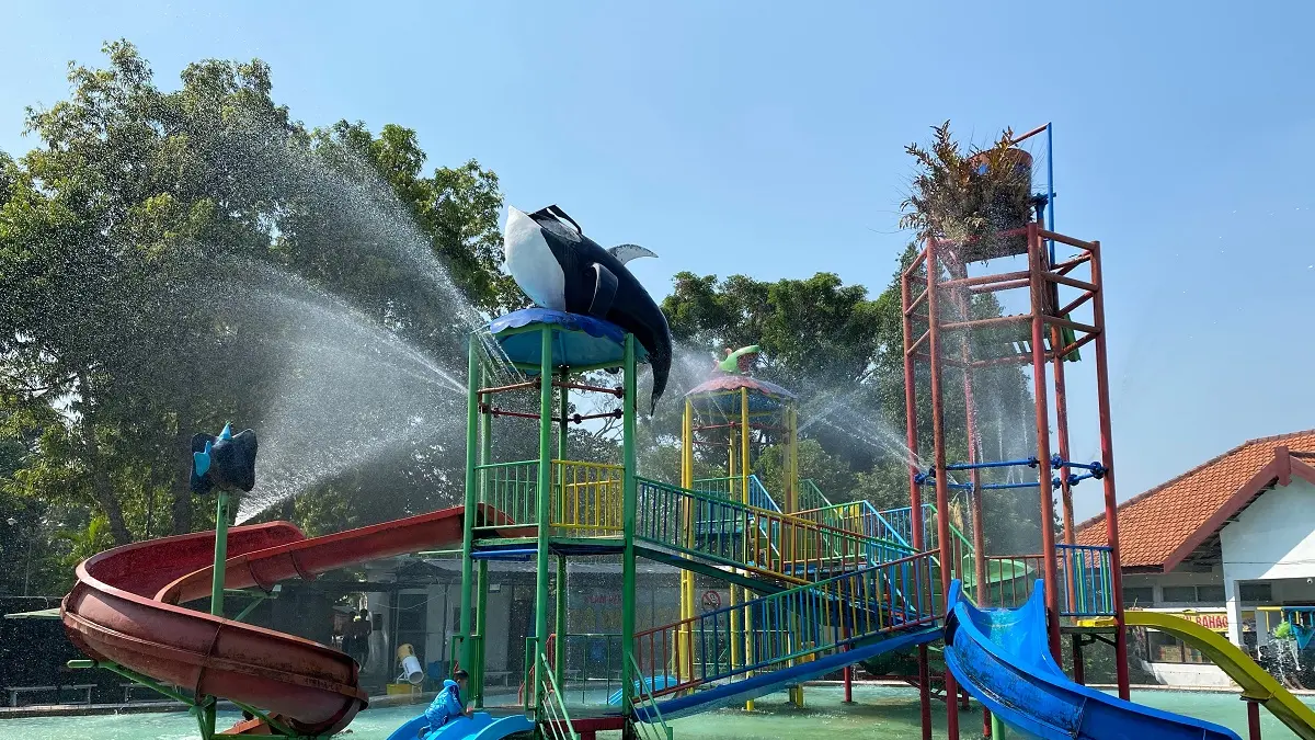 BUTUH PENGEMBANGAN: Waterboom di Tirta Wisata Jombang sepi peminat. (Anggi Fridianto/Radar Jombang)