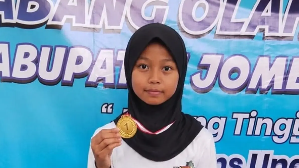 BERPRESTASI: Ufaira Salsabila Fitria, membawa medali emas Porkab Jombang, catur 2026, Minggu (13/9). (Wenny Rosalina/Radar Jombang)