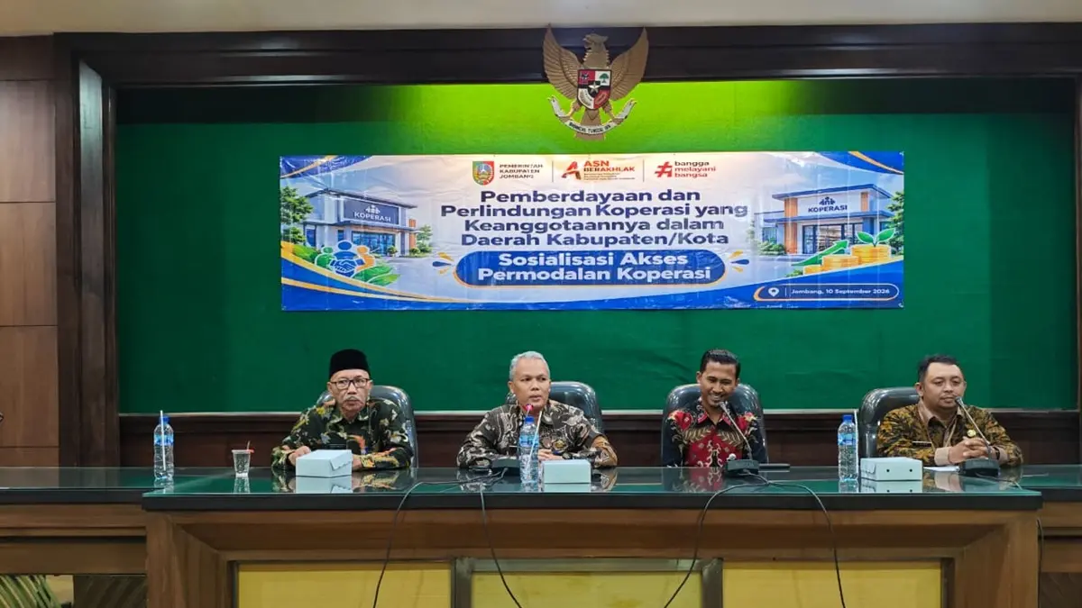 INOVASI: Kepala Dinkop UM, Hari Purnomo, membuka sosialisasi akses pemodalan UM di Ruang Setjo Adiningrat Kantor Pemkab Jombang, Kamis (10/9). (Wenny Rosalina/Radar Jombang)