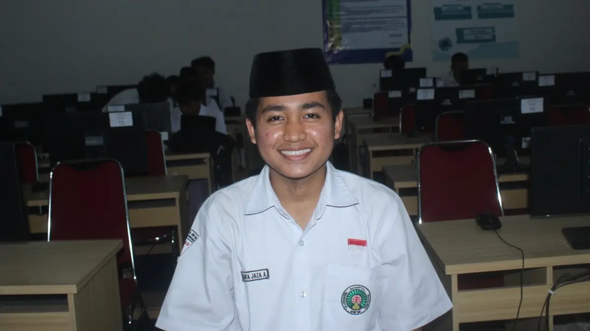 Iklil Aufal Jaza Anwar, kelas 11-C MA Madrasatul Quran Tebuireng, Jombang. (Rojiful Mamduh/Radar Jombang)
