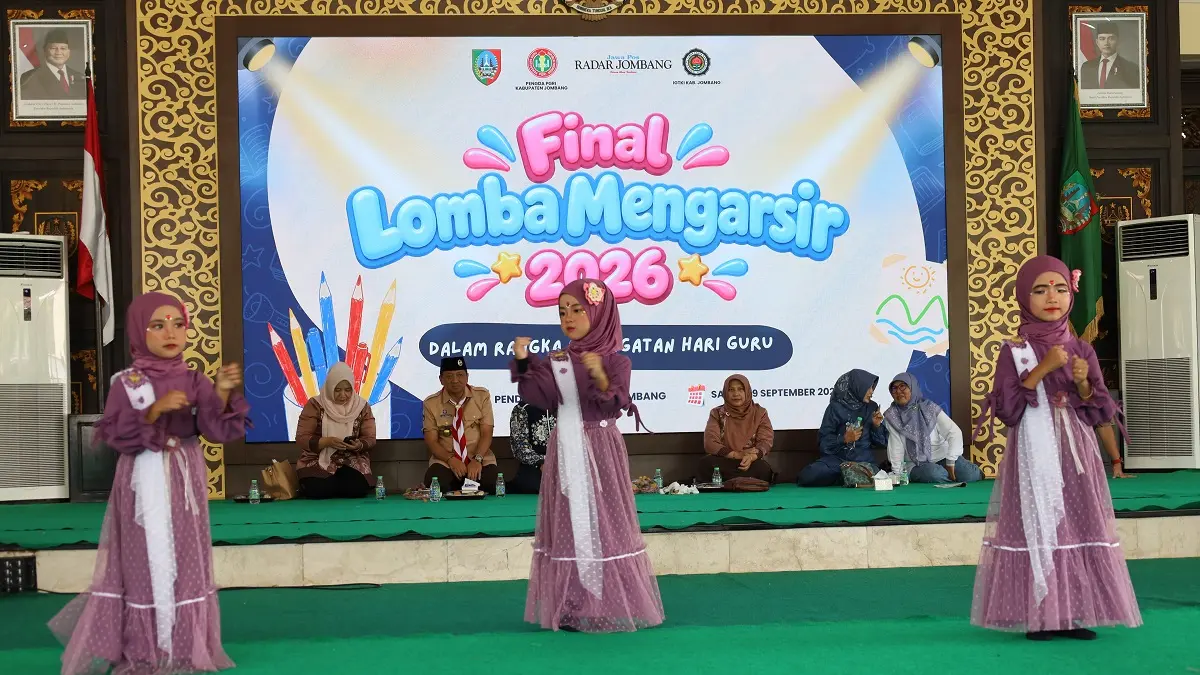 Penampil seni tari kreasi di Pendopo Kabupaten Jombang, Sabtu (19/9). (Anggi Fridianto/Radar Jombang)