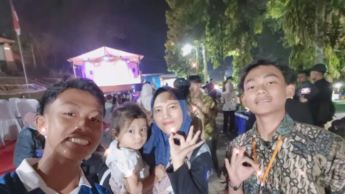 Rohma Wati bersama keluarganya