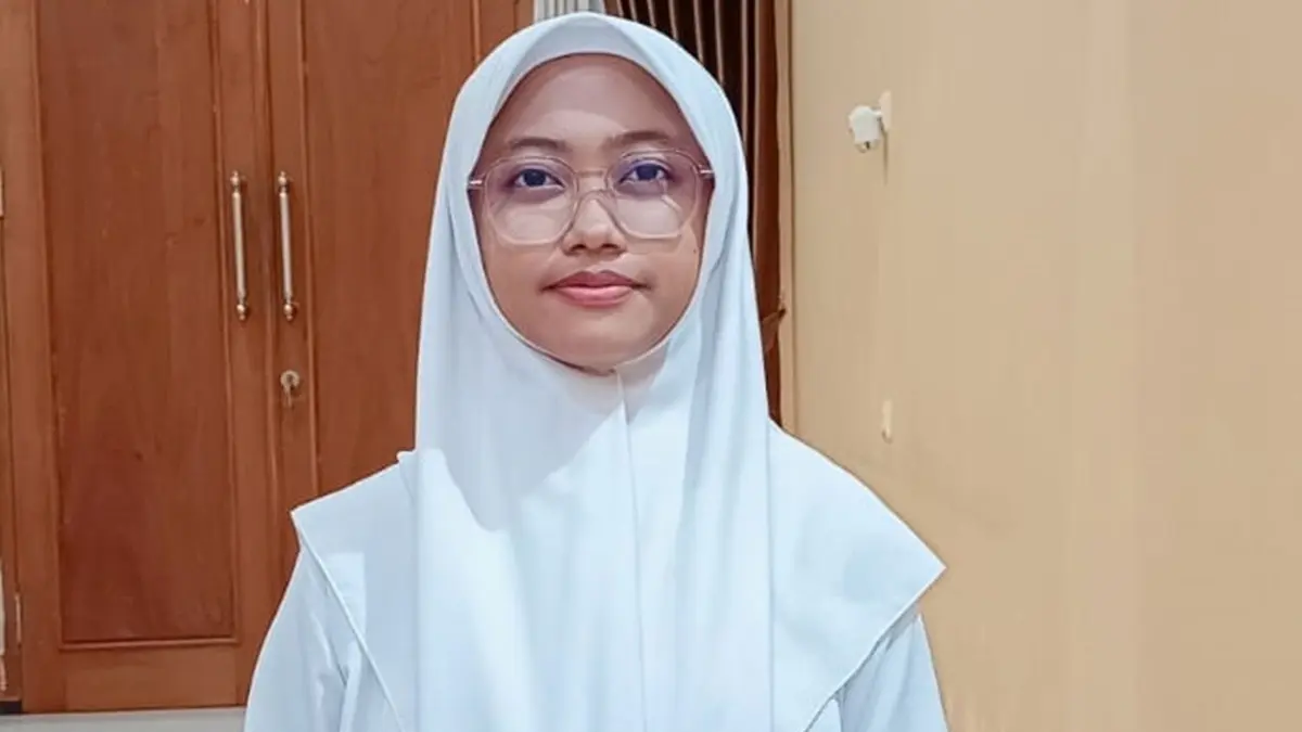 Azyeta Setya Farzhana, kelas 9-J MTsN 4 Jombang PP Mambaul Ma’arif Denanyar. (Rojiful Mamduh/Radar Jombang)