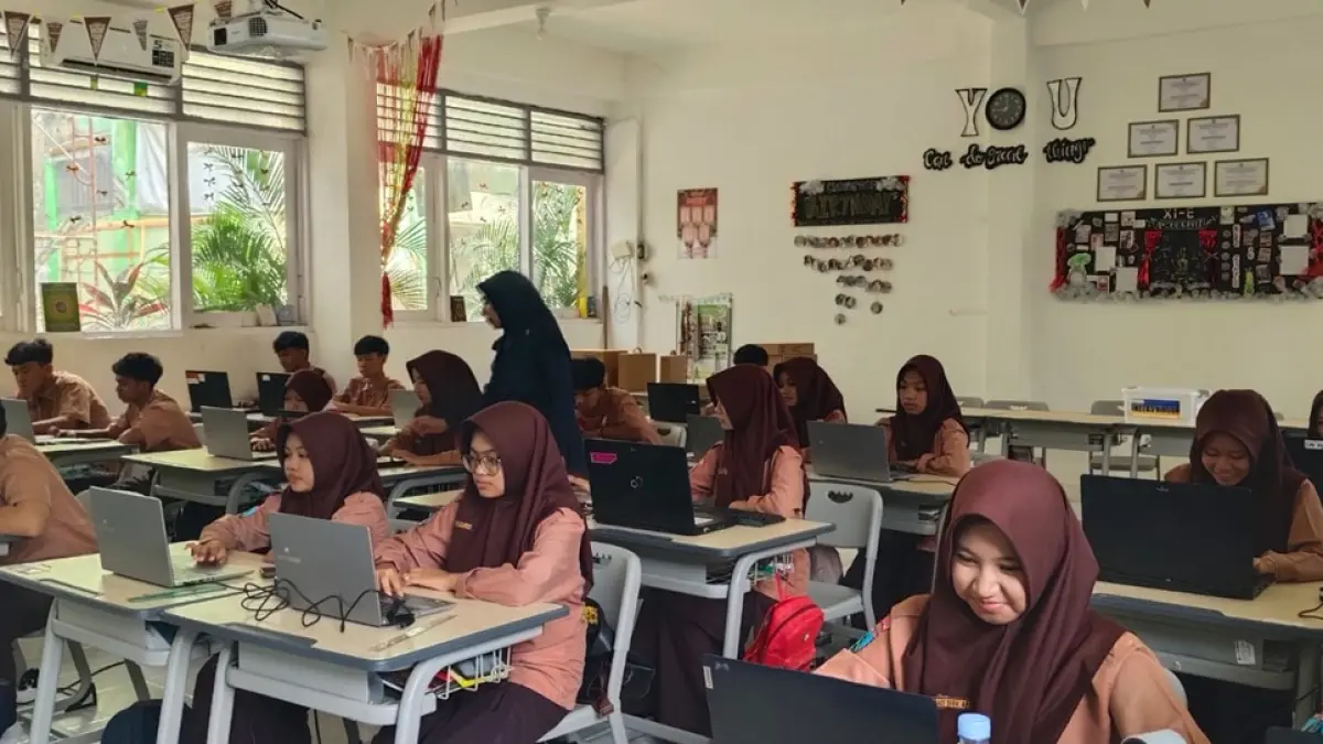 FOKUS: Siswa MAN 1 Jombang mengikuti gladi bersih TKA, Rabu (7/10). (Wenny Rosalina/Radar Jombang)