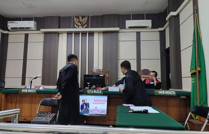 DIADILI : Sidang dengan agenda pembacaan dakwaan atas kasus mafia pupuk yang menyeret terdakwa Ari Sulistianto selaku admin CV LM. Sidang tersebut digelar di Pengadilan Tipikor, Semarang. (ISTIMEWA)
