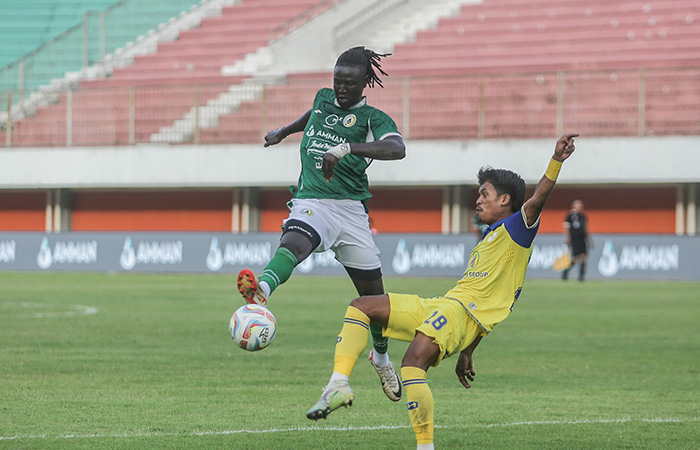 ADU TAJAM : Penyerang PSS Sleman Ajak Riak dan penyerang PSIS Semarang Carlos Fortes akan diuji ketajamannya dalam laga di Stadion Jatidiri Semarang, sore ini.ELANG KHARISMA DEWANGGA/RADAR JOGJA