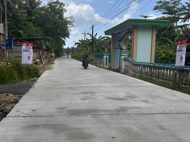 SUDAH HALUS: Kondisi ruas Jalan Demangsari-Ayah telah selesai diperbaiki. Jalan ini merupakan akses penghubung antara Kebumen-Cilacap.(M HAFIED)