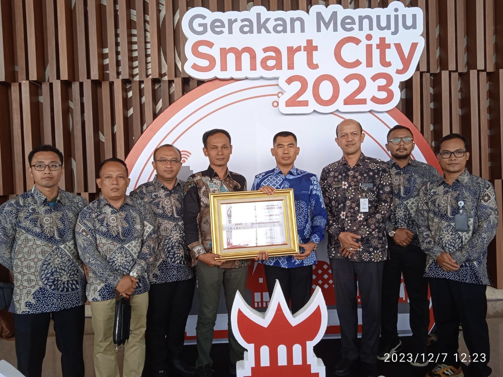 BANGGA;Pemkab Gunungkidul diganjar penghargaan Smart Branding and Smart Society oleh Kementerian Komunikasi dan Informatika Kamis (7/12). (Kominfo Gunungkidul)