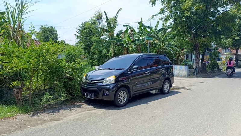 Barang Bukti Mobil Xenia yang ditinggalkan pelaku, pasca membawa kabur motor seorang warga.