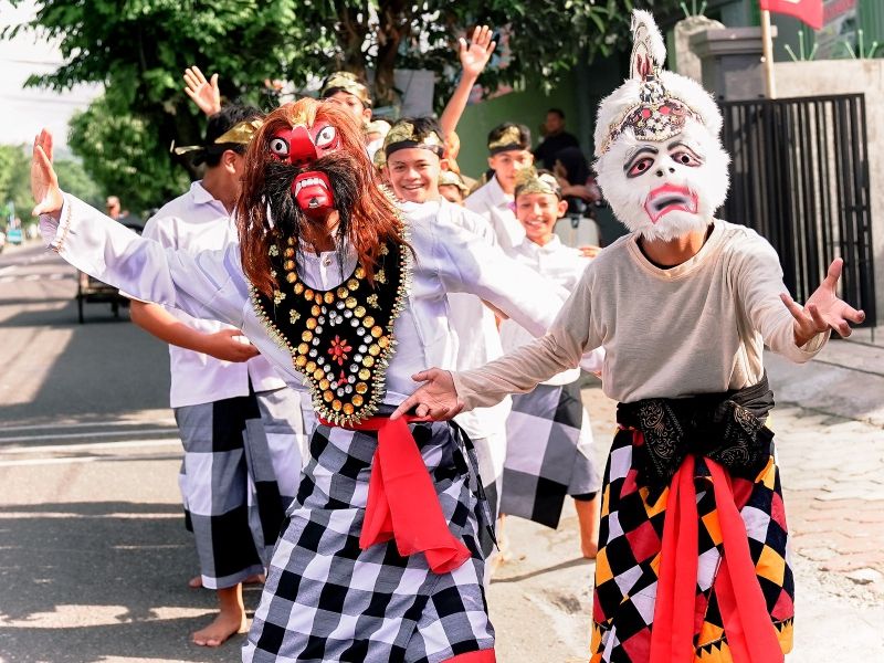 CINTA SENI BUDAYA: Aksi penampilan para siswa MTsN 1 Kebumen dalam rangka memeriahkan HUT madrasah ke 55.ISTIMEWA