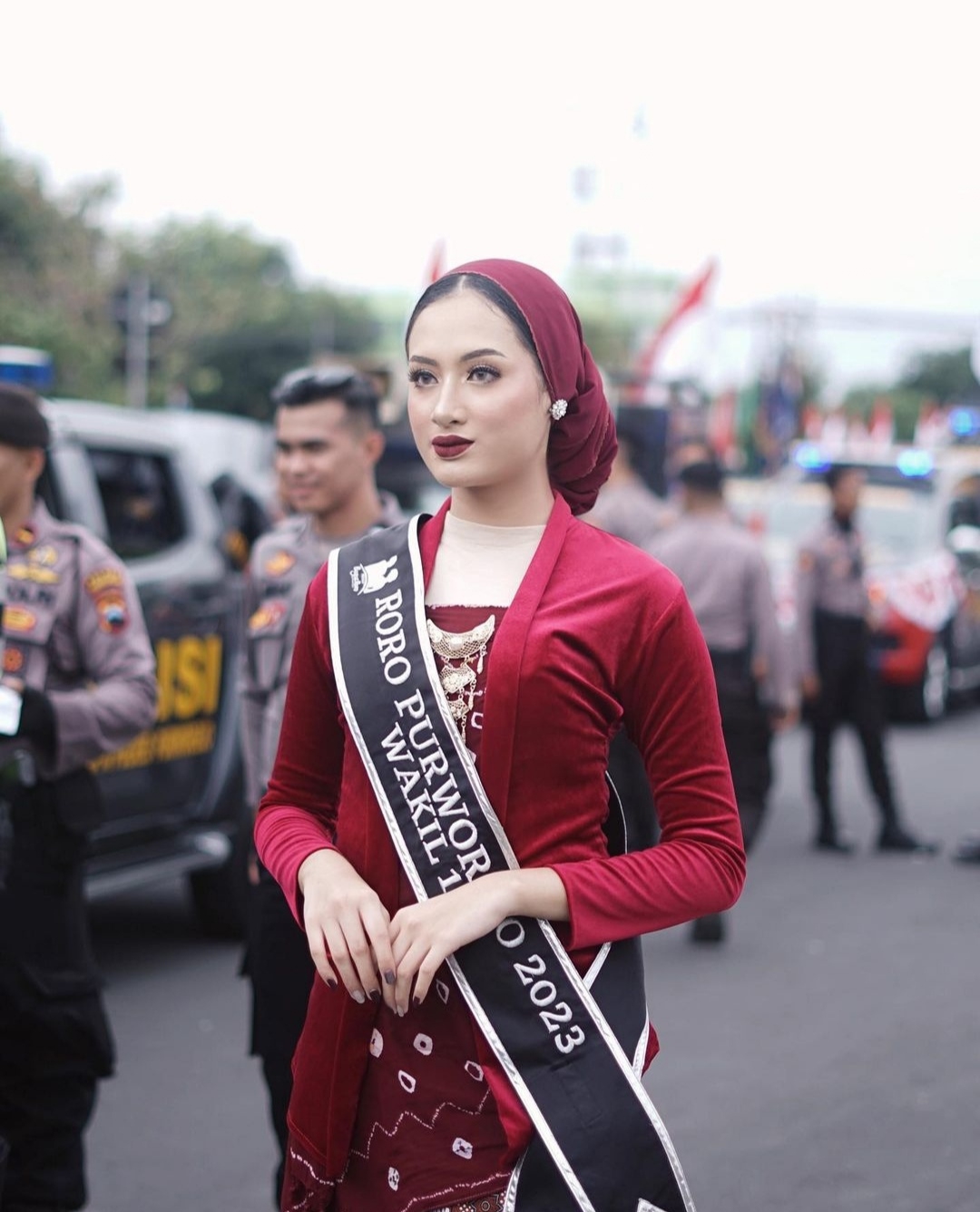 CANTIK: Dina Amalia saat kenakan turban untuk lebih menunjang penampilannya.