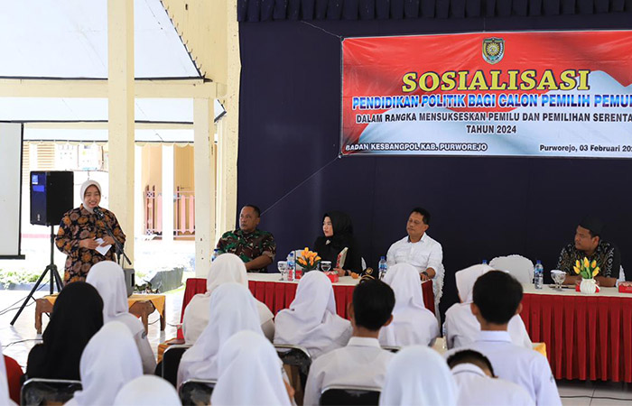 SOSIALISASI: Kegiatan sosialisasi pendidikan politik bagi pemilih pemula yakni pelajar di Kabupaten Purworejo untuk sukseskan Pemilu 2024 Sabtu (3/2).