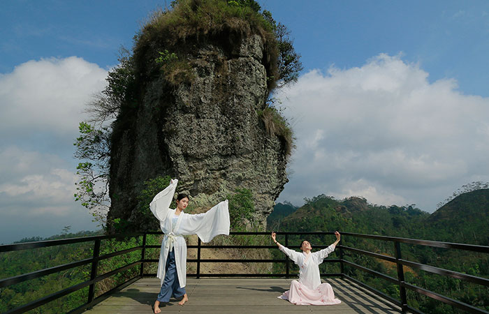 indahnya puncak widosari: Puncak Widosari dalam promosi desa wisata.