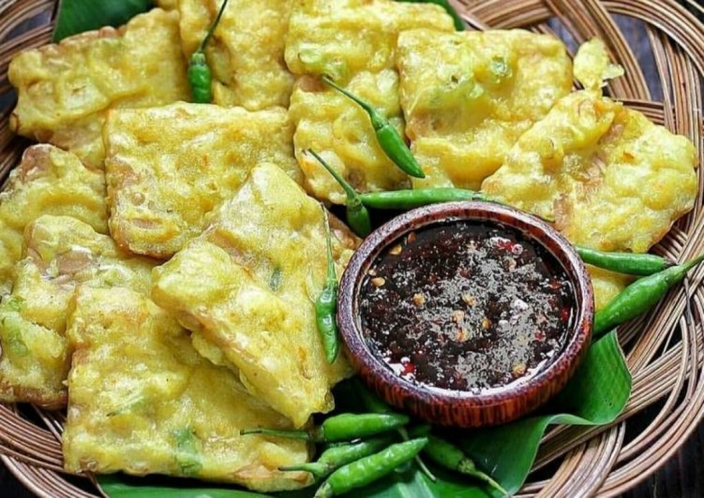 Tempe mendoan, keunikan, dan cita rasa yang menggoda.