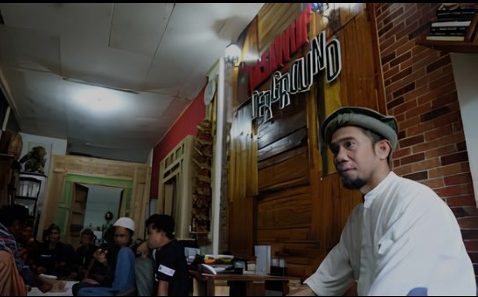 Sosok Yang Menarik Perhatian Publik! Berawal dari anak Punkers Yang berhasil Mendirikan Pesantren