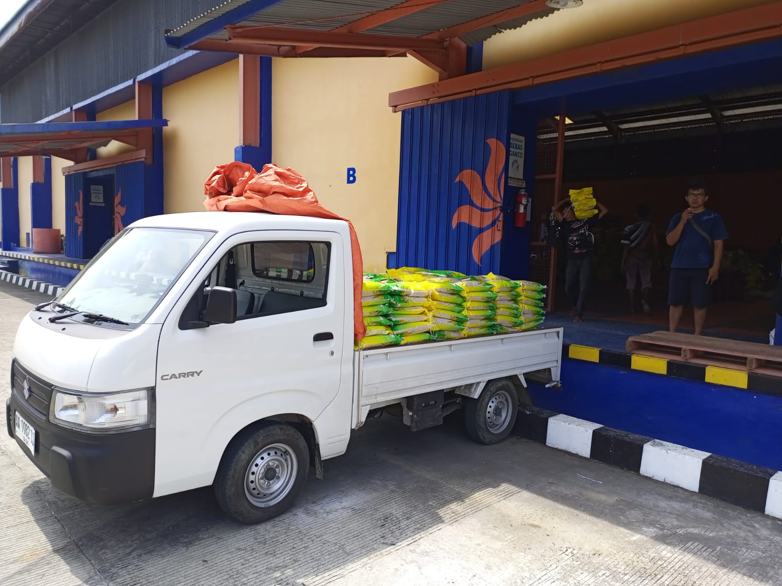 INTERVENSI : Bulog Kebumen distribusi beras program stabilisasi pasokan dan harga pangan (SPHP).