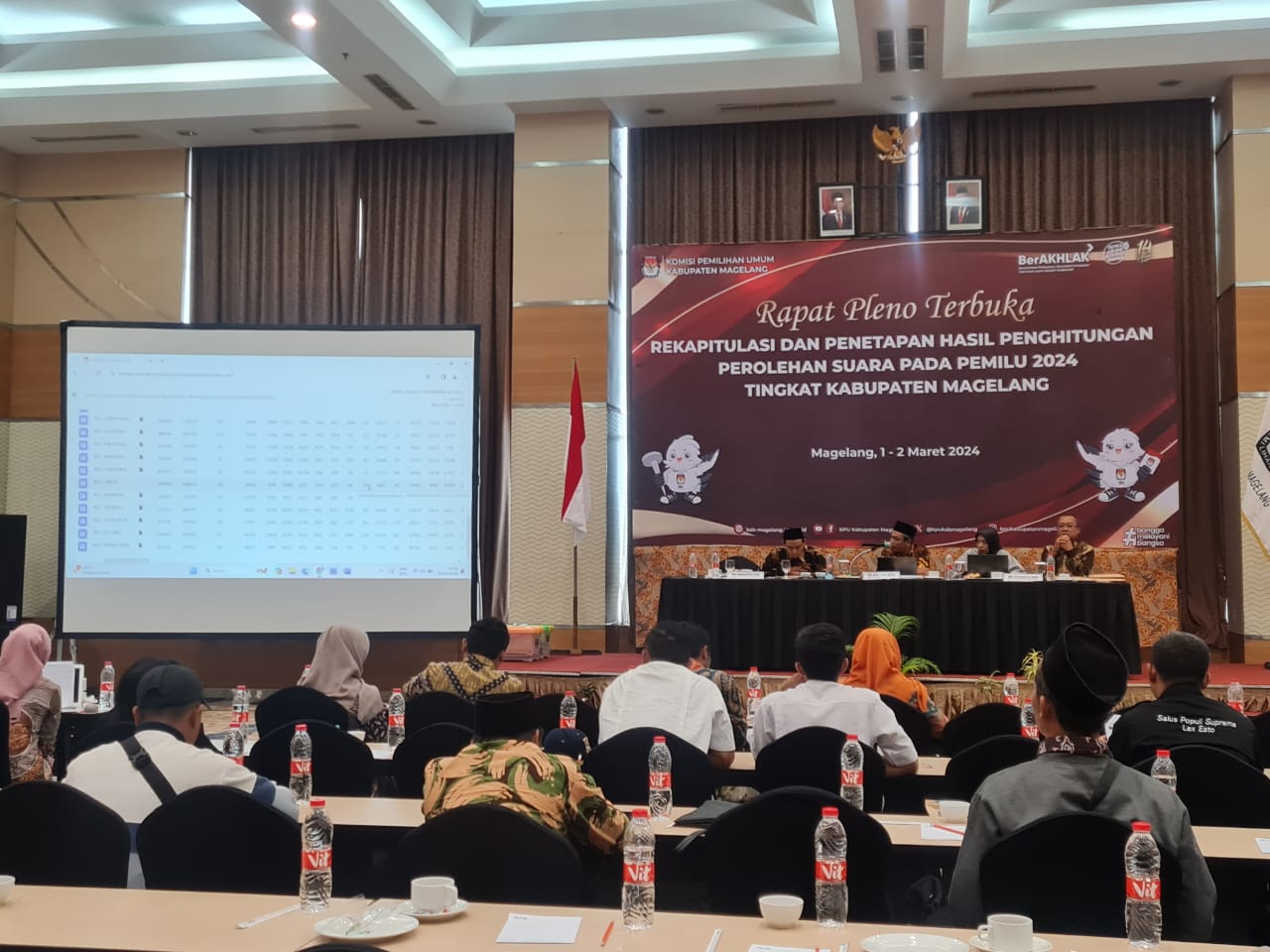PLENO: KPU Kabupaten Magelang menggelar rapat pleno terbuka rekapitulasi dan penetapan hasil penghitungan perolehan suara Pemilu 2024 tingkat kabupaten, Jumat (1/3/2024).