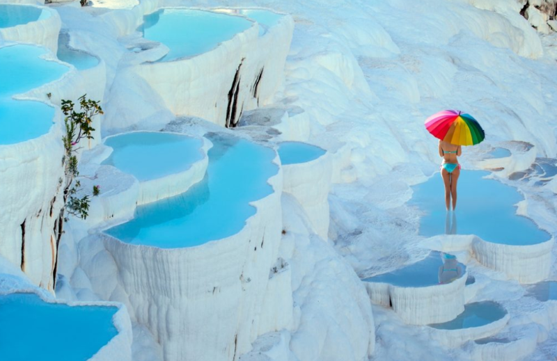 Destinasi wisata Pamukkale atau dikenal dengan Istana Kapas, terletak di Provinsi Denizli, barat daya Turki.