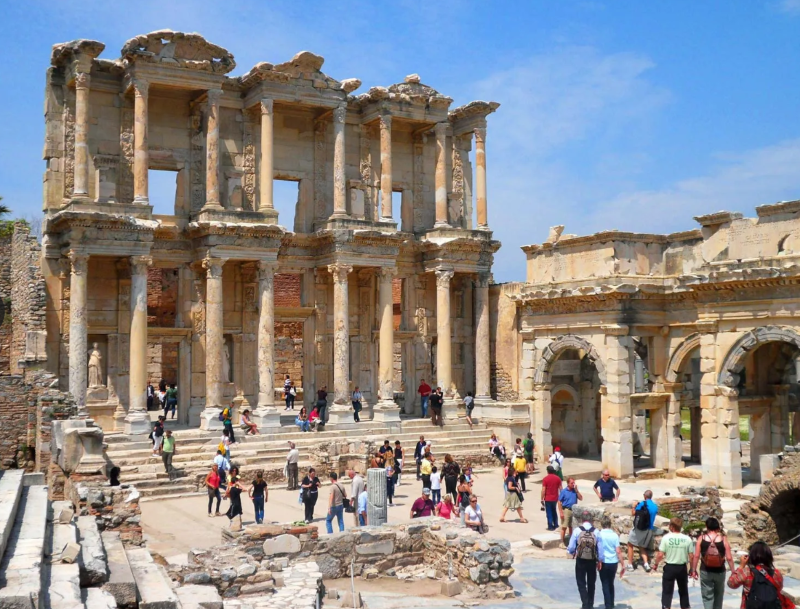 Ephesus, destinasi wisata di Turki dengan keindahan bangunan kuno yang memukau.