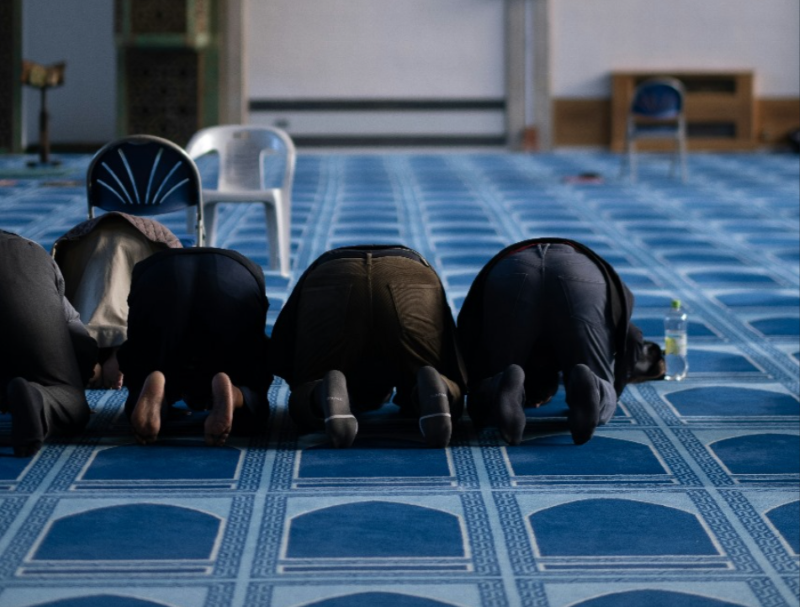 Illustrasi salat berjamaah.