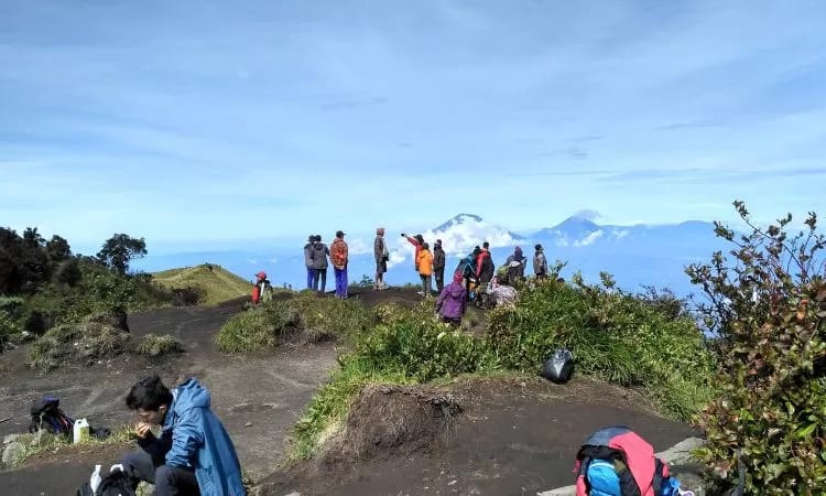 PUNCAK: Potret gunung Merbabu 3.145 mpdl berada di tiga kabupaten di Jawa Tengah.