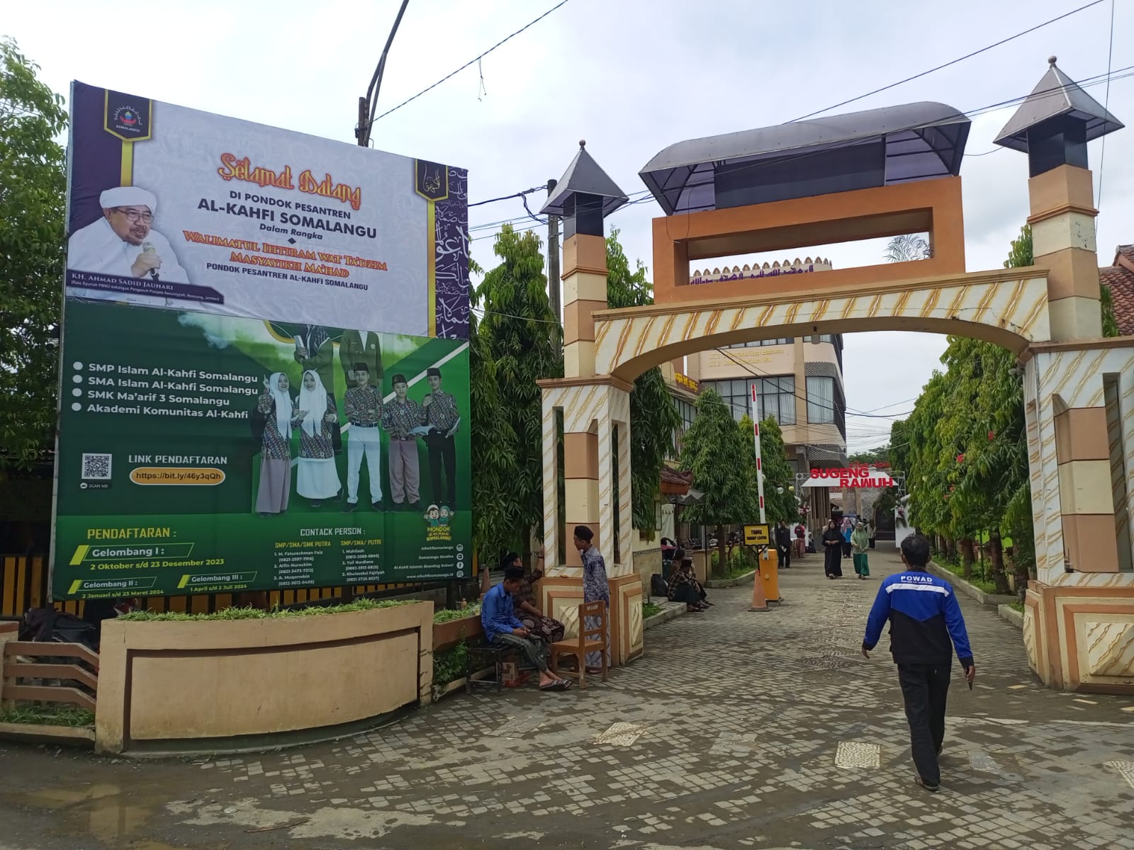 SAMBUT RAMADAN: Para santri di Pondok Pesantren Al Kahfi Somalangu, Kebumen beraktivitas menjelang bulan suci Ramadan 1445 Hijirah.