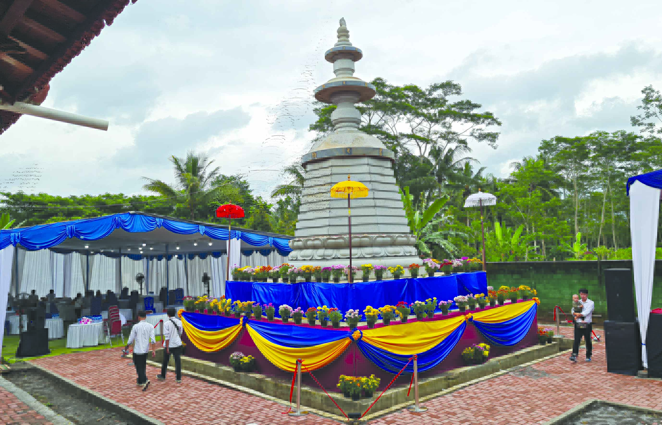 BERDIRI KOKOH: Pusdiklat Catra Jinadhammo membangun replika tugu catra yang seharusnya berada di stupa induk Candi Borobudur.