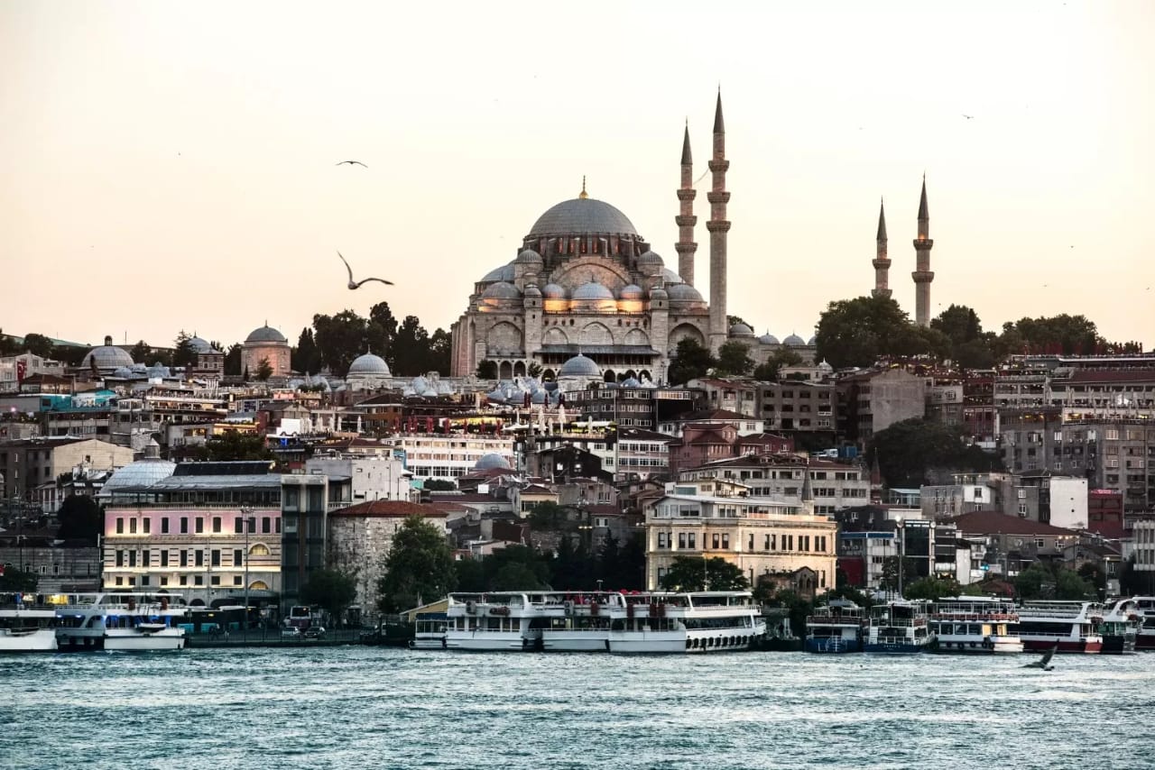 TUJUAN: Masjid Suleymaniye di Istanbul, Turki.