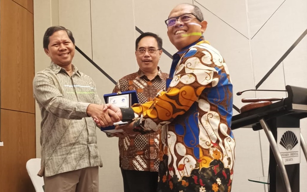 SIMBOLIS: Wakil Rektor Bidang Akademik dan Kerja Sama Untidar usai menandatangani perjanjian kerja sama dengan BPSDM Kominfo.