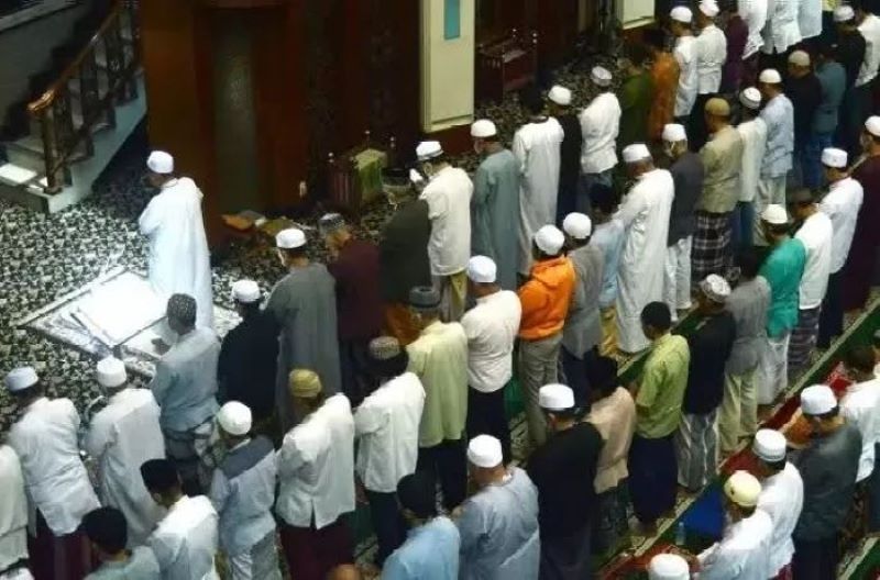 Illustrasi salat tarawih.
