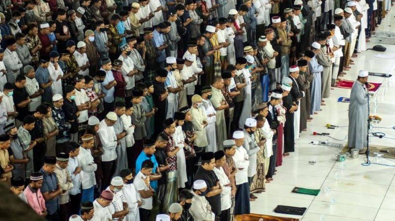 Illustrasi tata cara salat Tarawih.