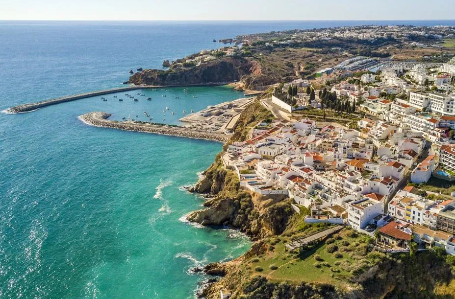 Keindahan Pantai Algarve di Portugal