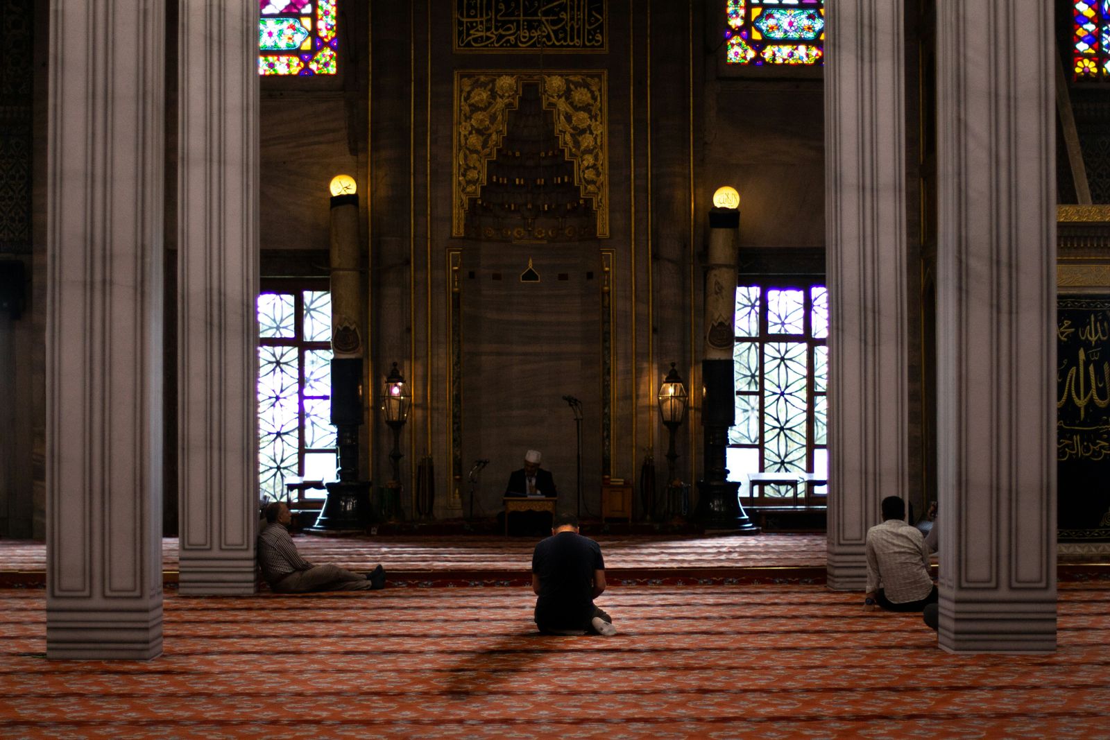 Itikaf di masjid mencari malam lailatul qadr